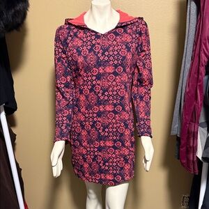 Title Nine Red and Black Patterned Long Sleeve Hooded Dress